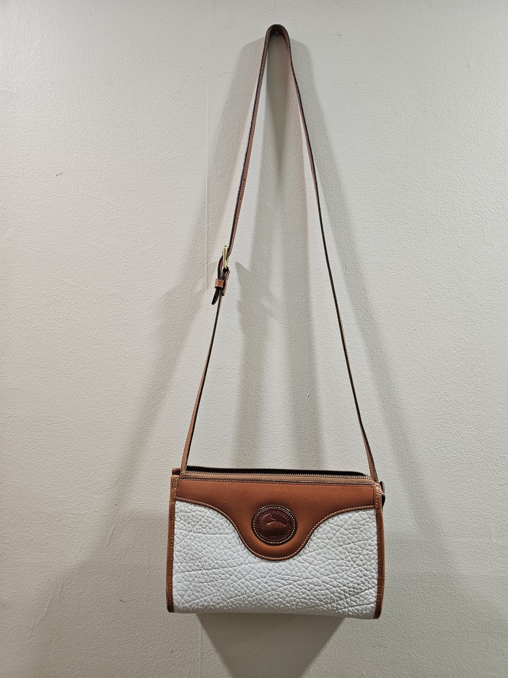 Dooney & Bourke White and Tan Leather Shoulder Bag - Picture 3 of 4